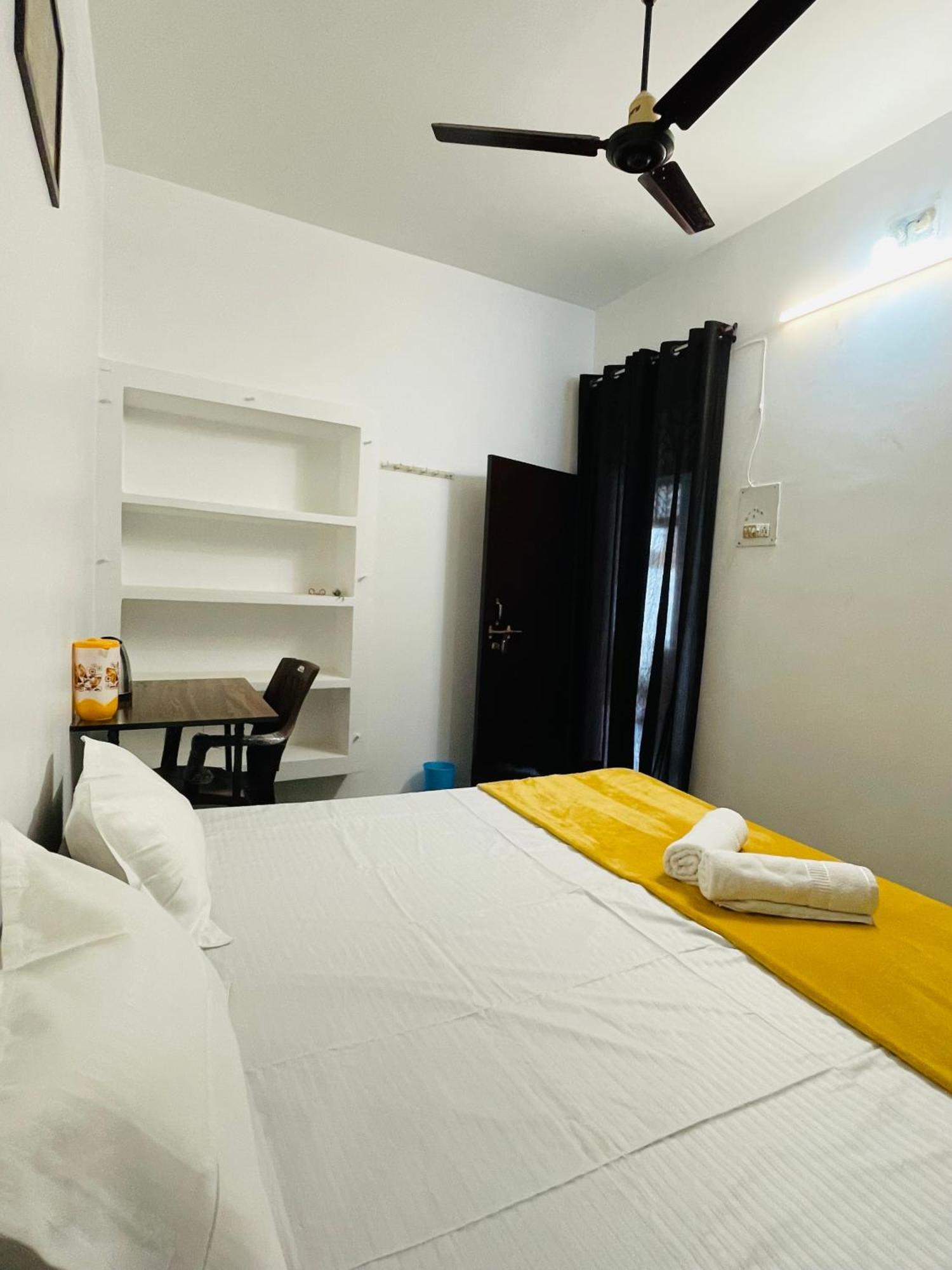 Shree Balaji Homestay Ayodhya Bagian luar foto