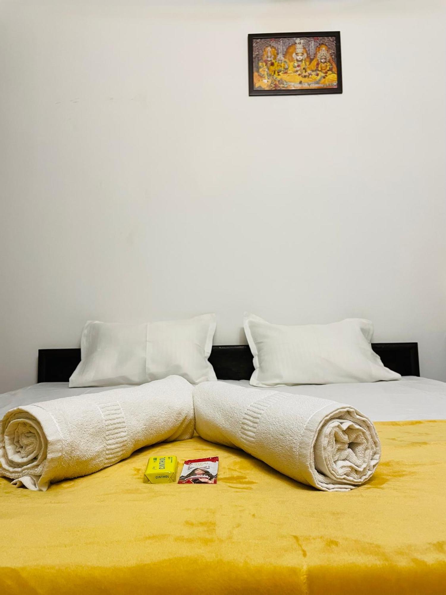 Shree Balaji Homestay Ayodhya Bagian luar foto